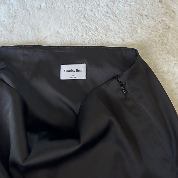 Aritzia Sunday Best Black Rocco Low Rise Mini Satin Skirt 0 - Picture 4 of 4